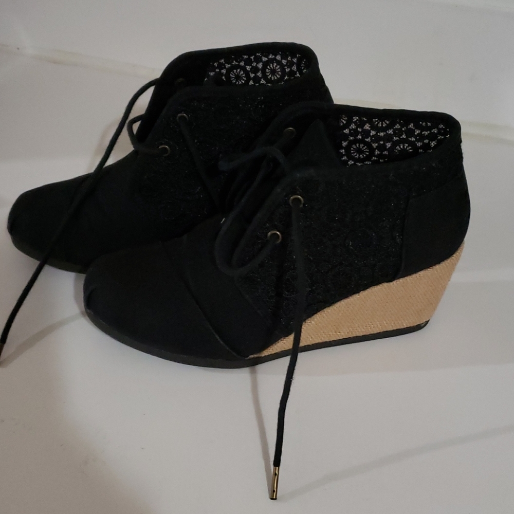 Black Bobs wedges with lace detail size 6